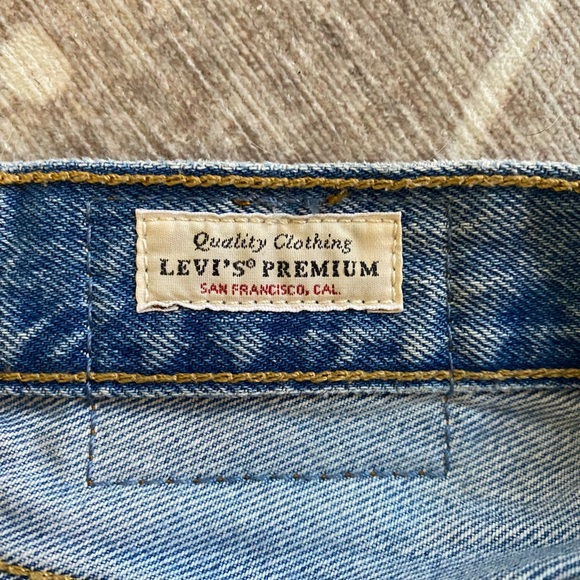 LEVI’S PREMIUM 501® MID THIGH SHORTS - Picture 3 of 6
